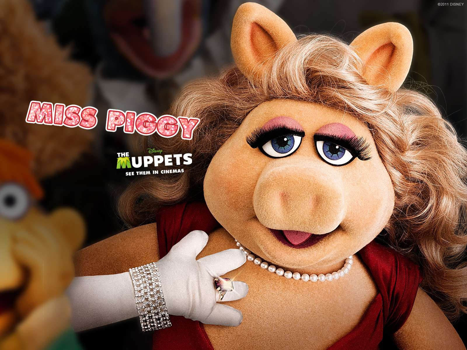 Netflix UK & Ireland on X: Miss Piggy gets into the Netflix spirit. The  Muppets Movie is #NowOnNetflixUK:  #OITNB   / X